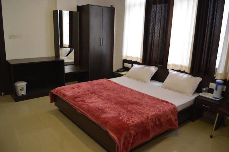 אודייפור Hotel Pearl Palace מראה חיצוני תמונה
