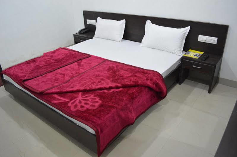אודייפור Hotel Pearl Palace מראה חיצוני תמונה
